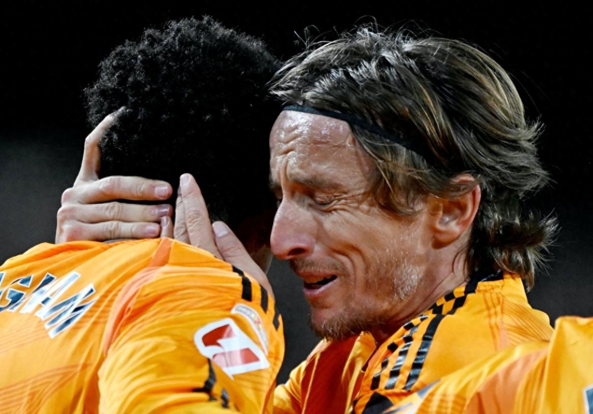 瓦伦西亚在主场击败了强劲的对手，豪取分的简单介绍