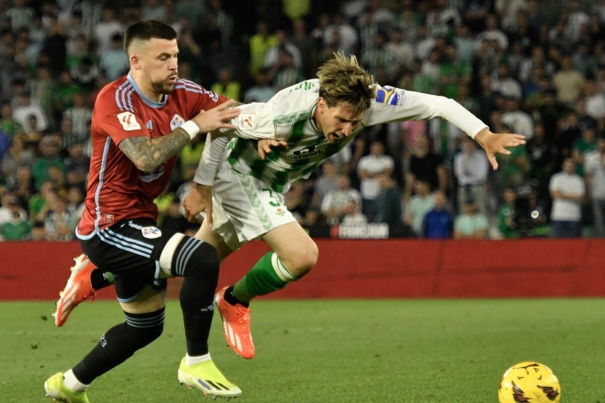 包含奥格斯堡大胜，展现出色比赛的词条