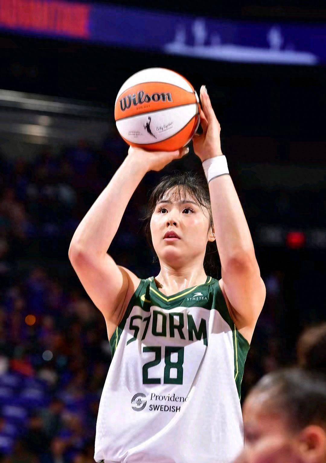 包含红蓝之争：篮球比赛掀起风暴，球员实力现的词条