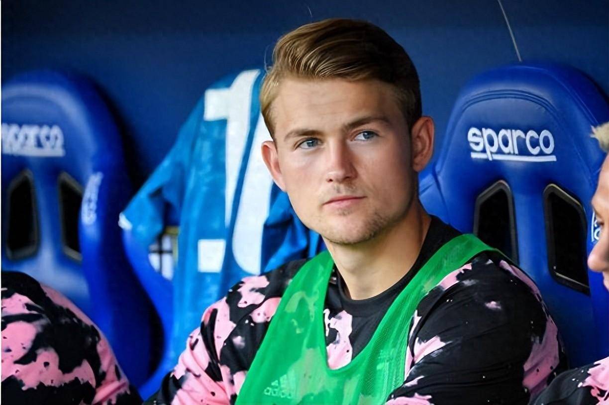 关于VAR判罚再引争议，巴黎圣日耳曼对阵尤文图斯裁判判点引发巨大争议的信息