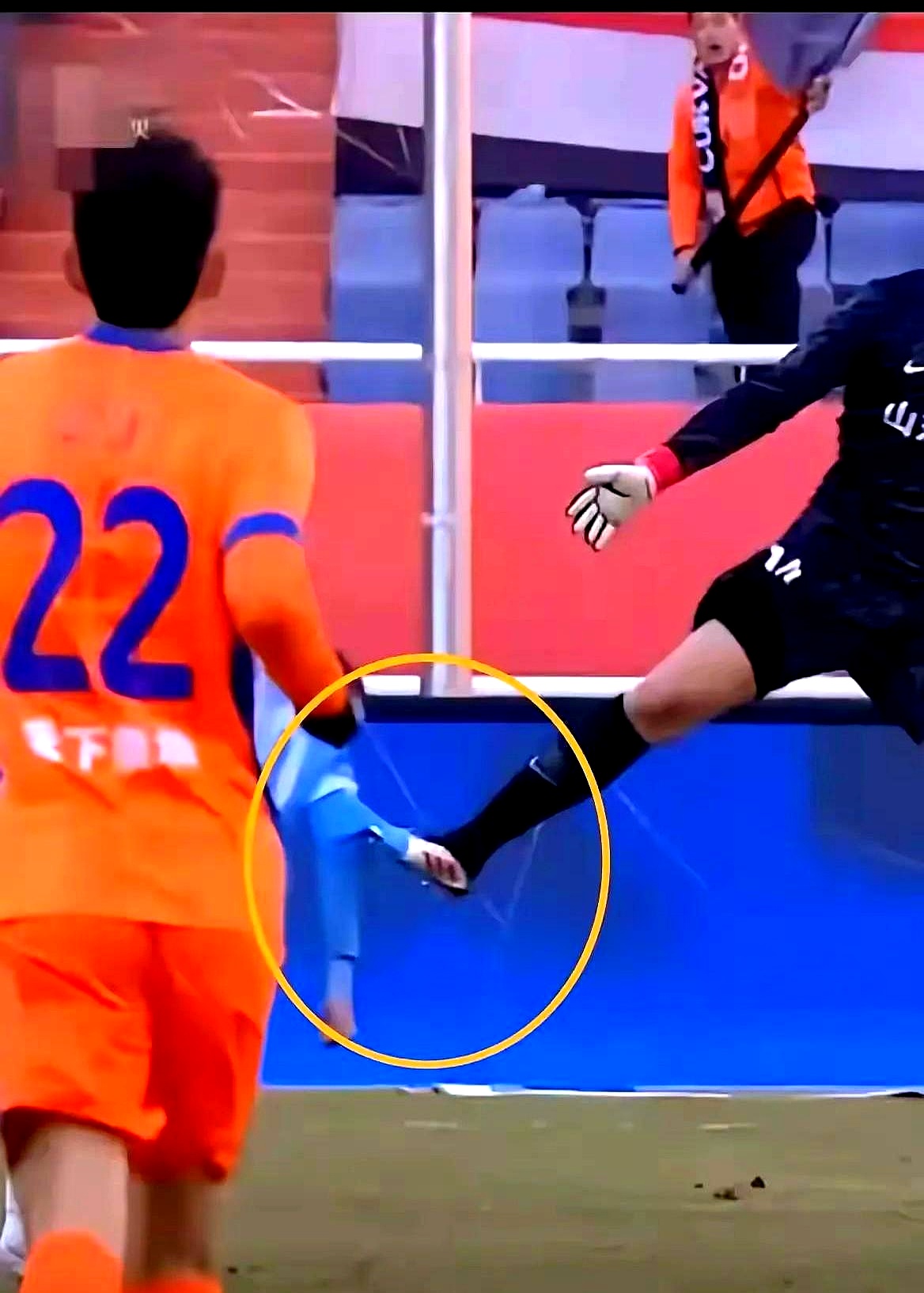 VAR判罚再引争议，海港对阵国安裁判判点引发巨大争议的简单介绍