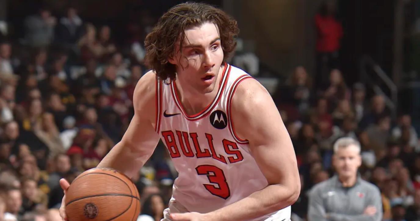  公牛新援发布会 