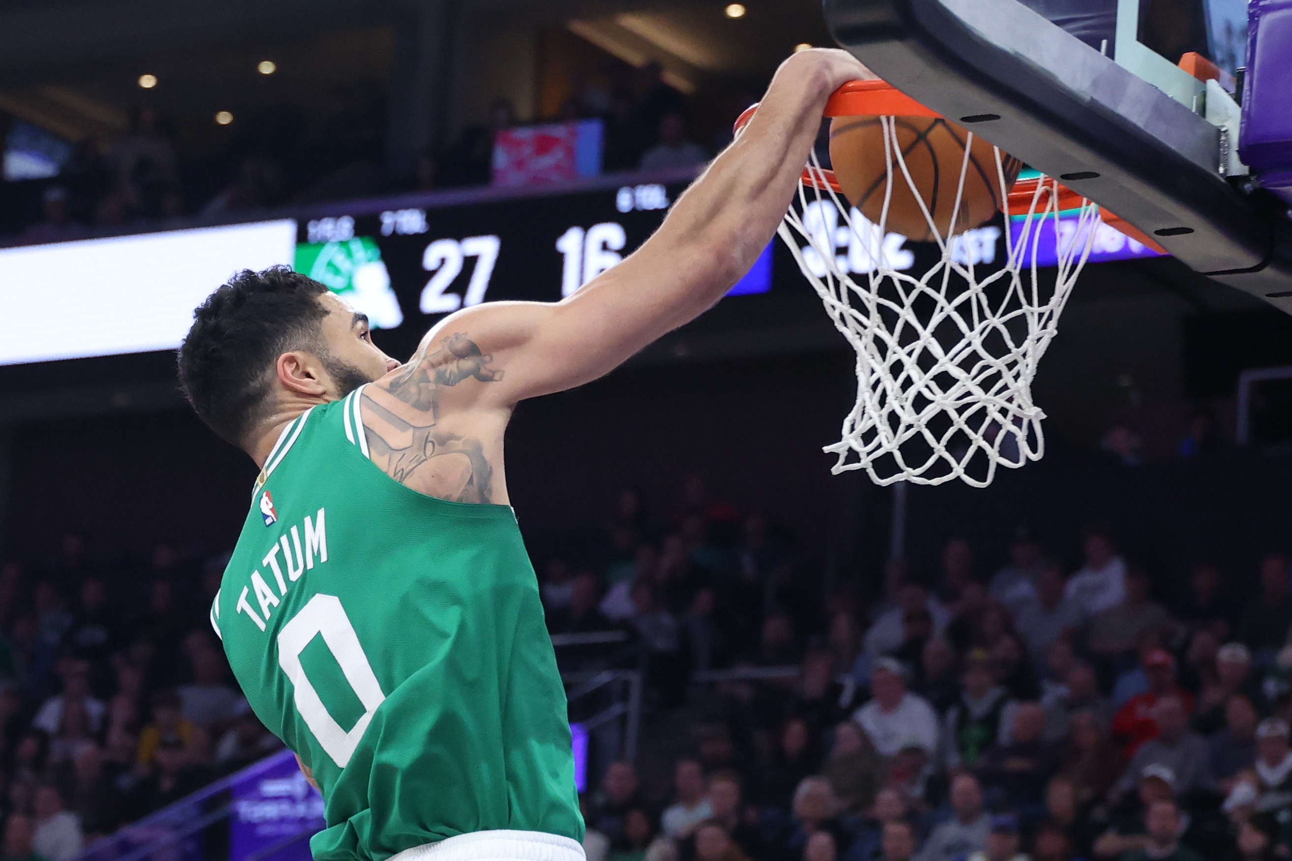  塔图姆迎来十赛季高光表现，法国队球迷沸腾！