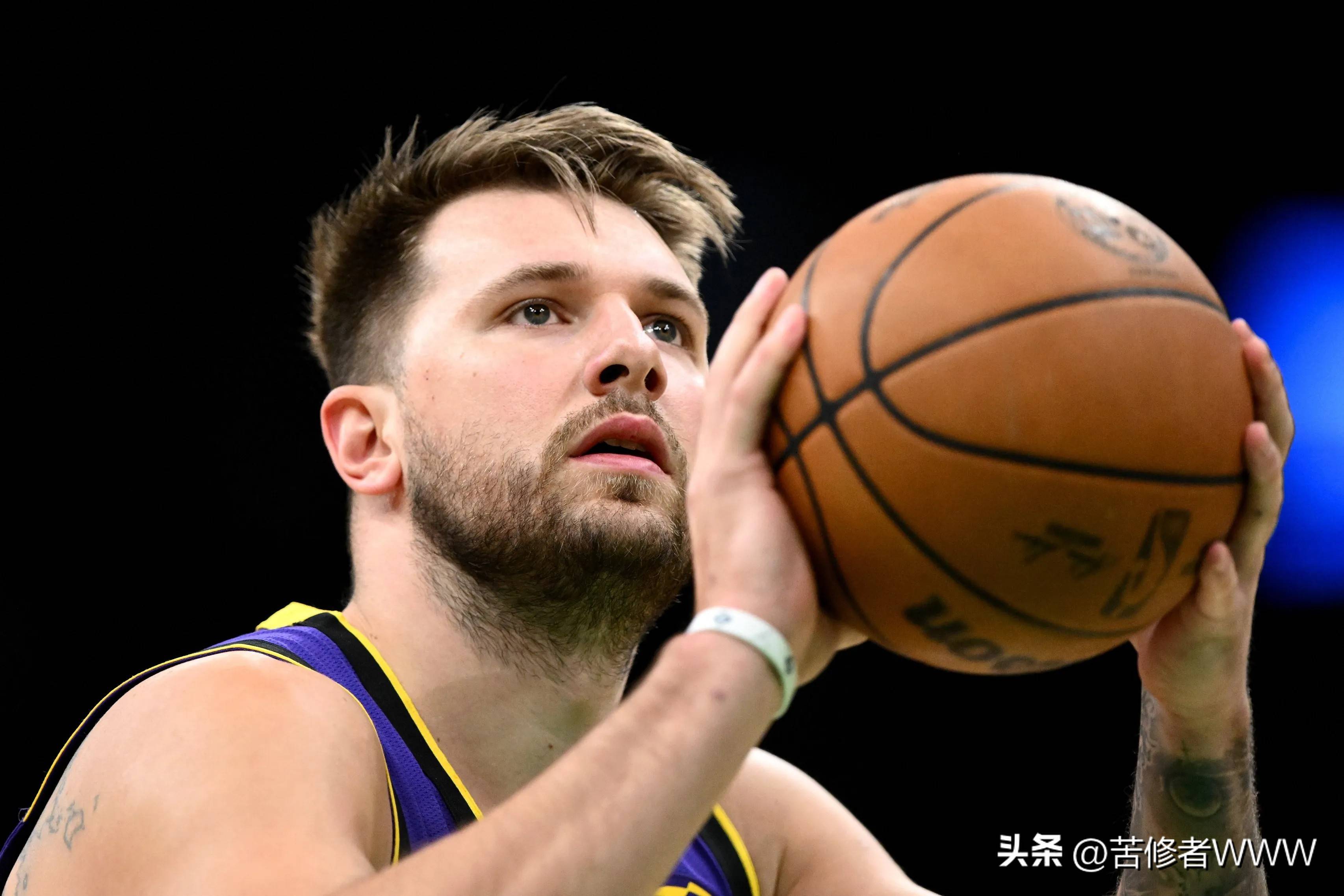 东契奇新星突破纪录表现惊艳，加拿大队未来可期！的简单介绍