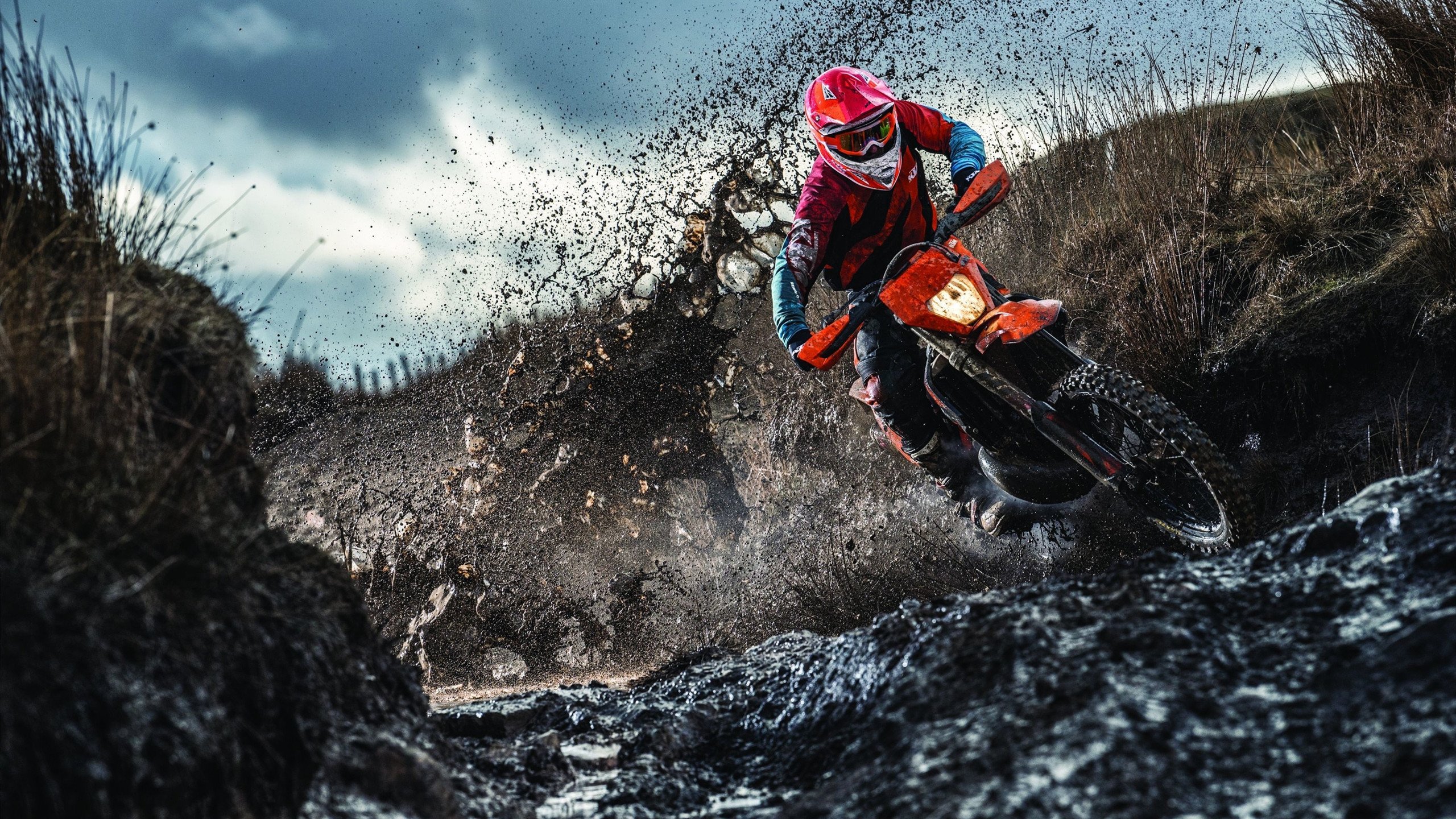 网球赛场焦点！意大利队对阵西班牙队，超级对决，球迷热情点燃赛场